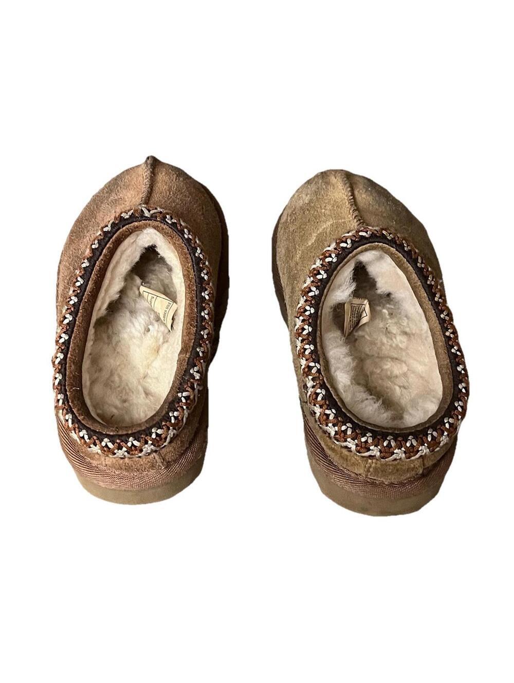UGG Kids Tasman Slippers Size 9 Chestnut Suede Shearling Lined Unisex Slip On - Picture 6 of 11